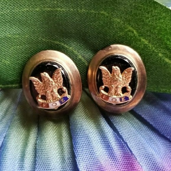 Vintage Fraternal Order of Eagles FOE earrings vintage screwback as is gold fill - Picture 2 of 7